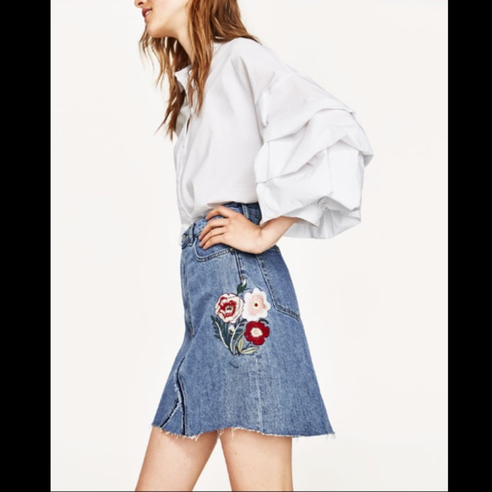 Zara Vintage Floral Embroidered Short Demin Skirt